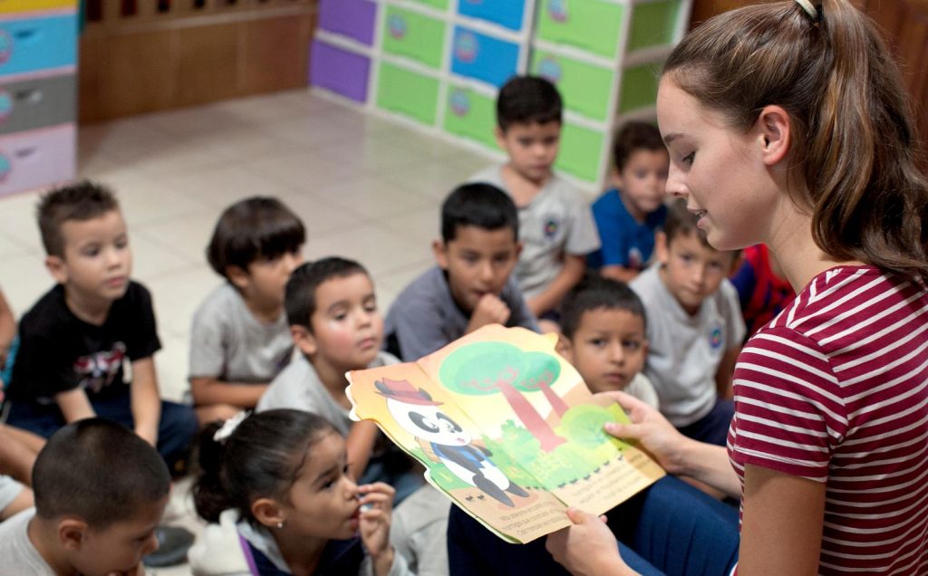 Voluntariado con niños: Un impacto global en la educación y el desarrollo 2 Voluntariado con niños: Un impacto global en la educación y el desarrollo